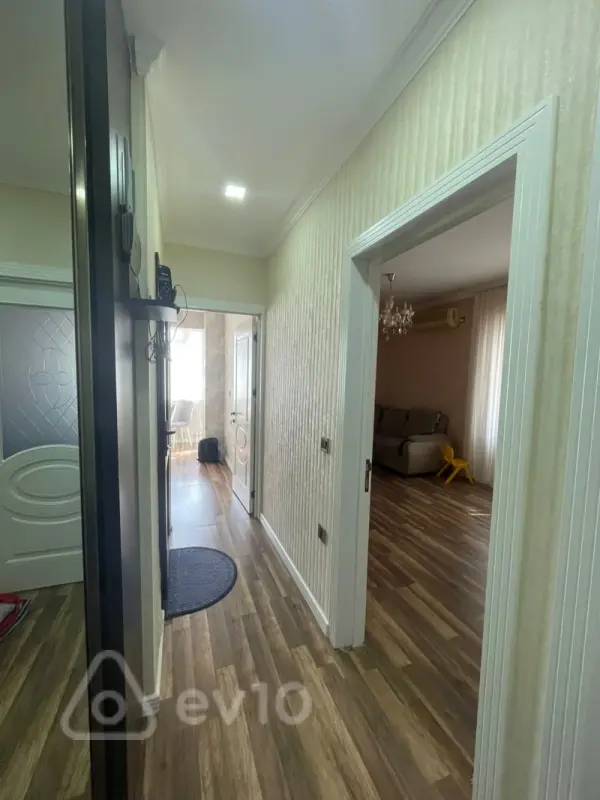 Satılır 4 otaqlı köhnə tikili 120 m²