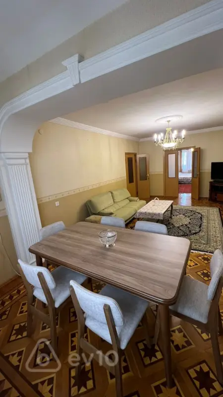 Kirayə verilir 3 otaqlı köhnə tikili 100 m²