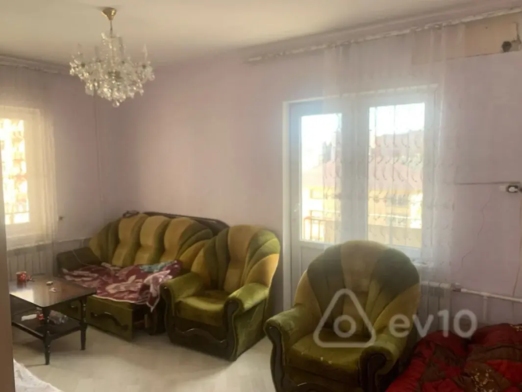 Satılır 2 otaqlı köhnə tikili 65 m²