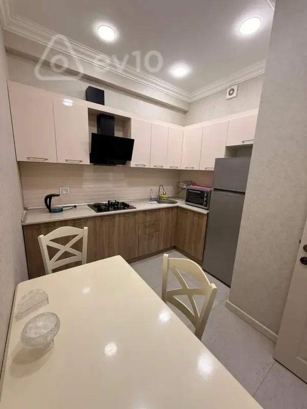 Kirayə verilir 3 otaqlı yeni tikili 90 m²