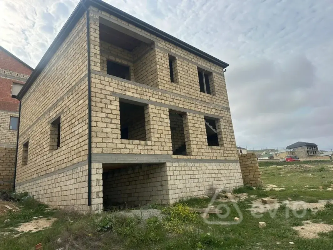 Satılır 7 otaqlı həyət evi 260 m²