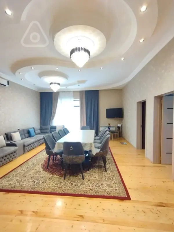 Satılır 6 otaqlı həyət evi 240 m²