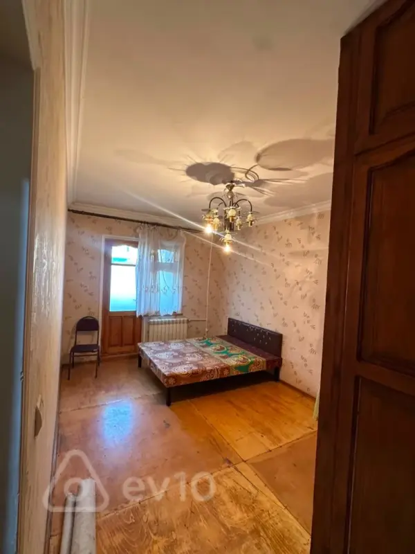 Kirayə verilir 4 otaqlı köhnə tikili 120 m²