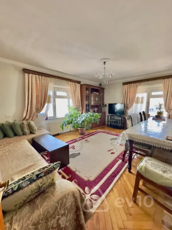 Satılır 2 otaqlı köhnə tikili 50 m²