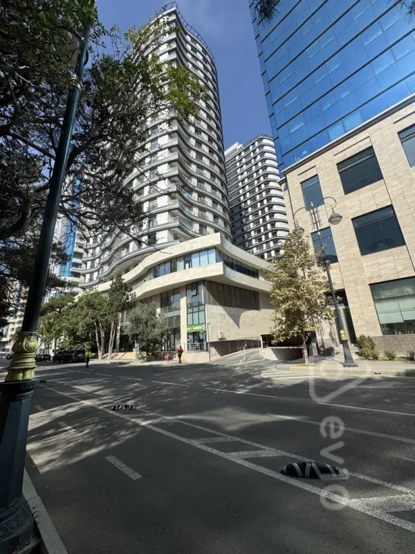 Satılır 2 otaqlı yeni tikili 65 m²