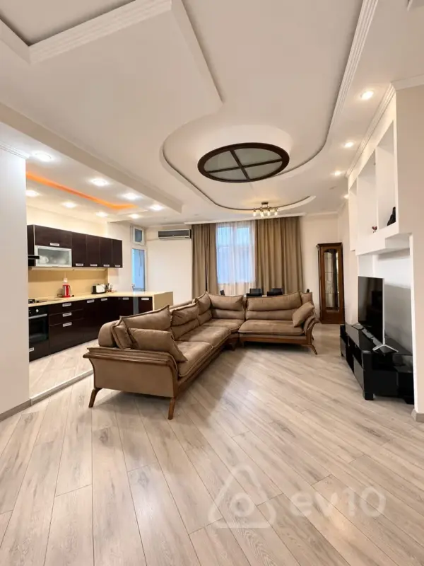 Kirayə verilir 4 otaqlı yeni tikili 135 m²