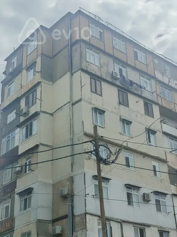 Satılır 2 otaqlı köhnə tikili 56 m²