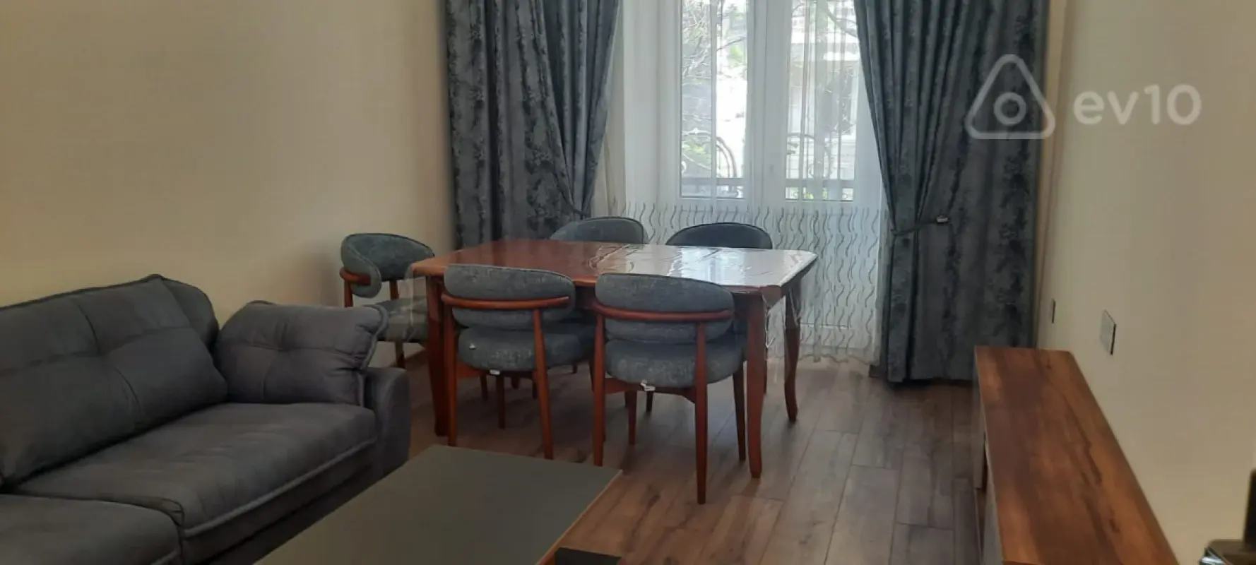 Kirayə verilir 4 otaqlı köhnə tikili 100 m²
