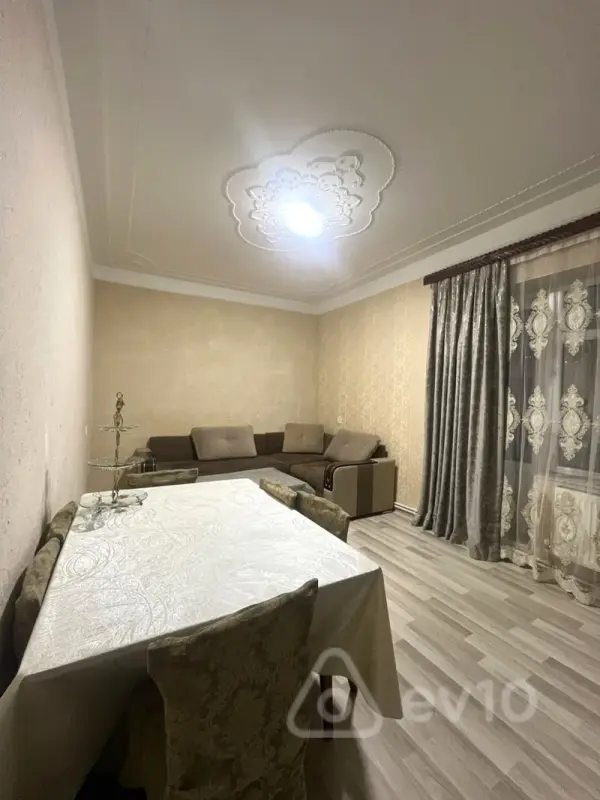 Kirayə verilir 2 otaqlı köhnə tikili 60 m²