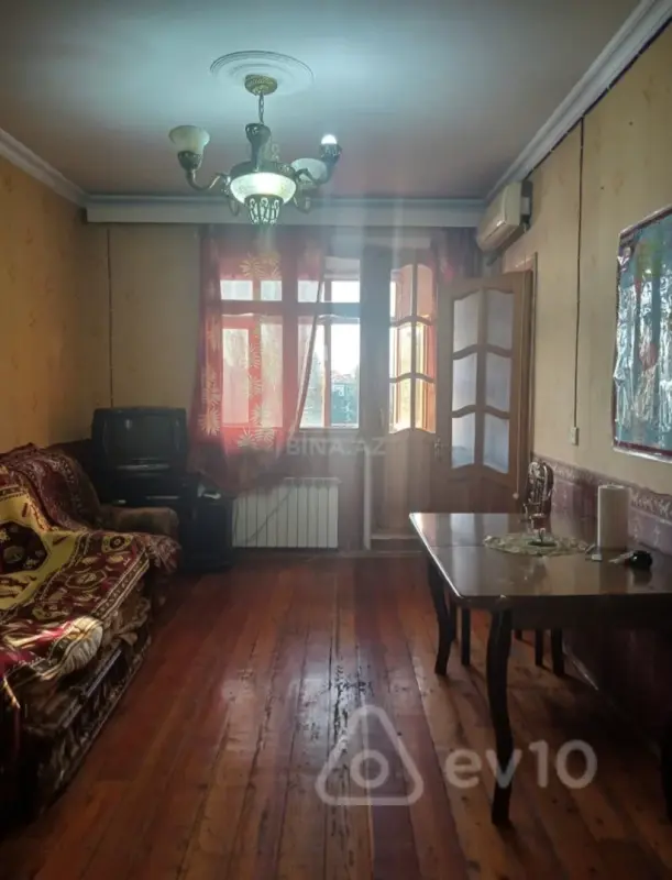 Kirayə verilir 2 otaqlı köhnə tikili 88 m²