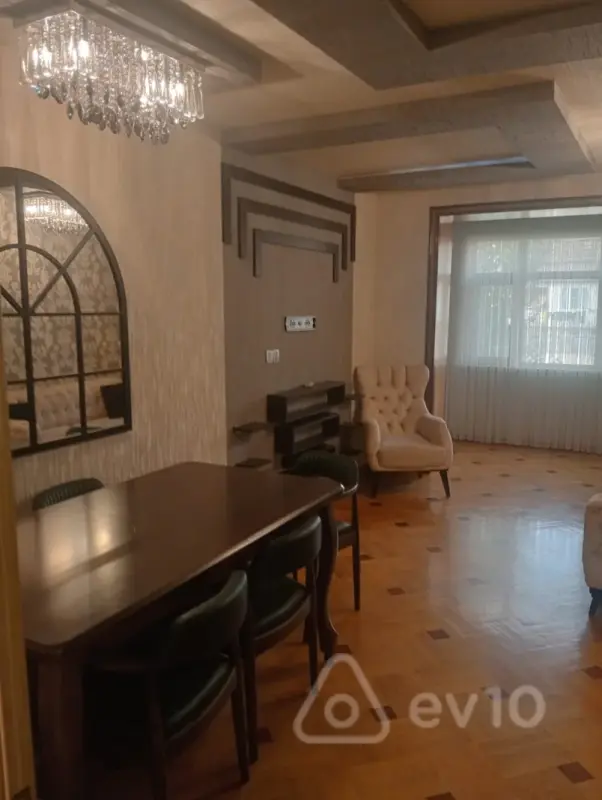 Kirayə verilir 2 otaqlı köhnə tikili 60 m²