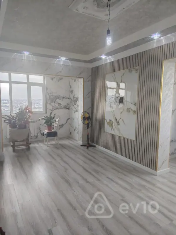 Satılır 2 otaqlı köhnə tikili 56 m²