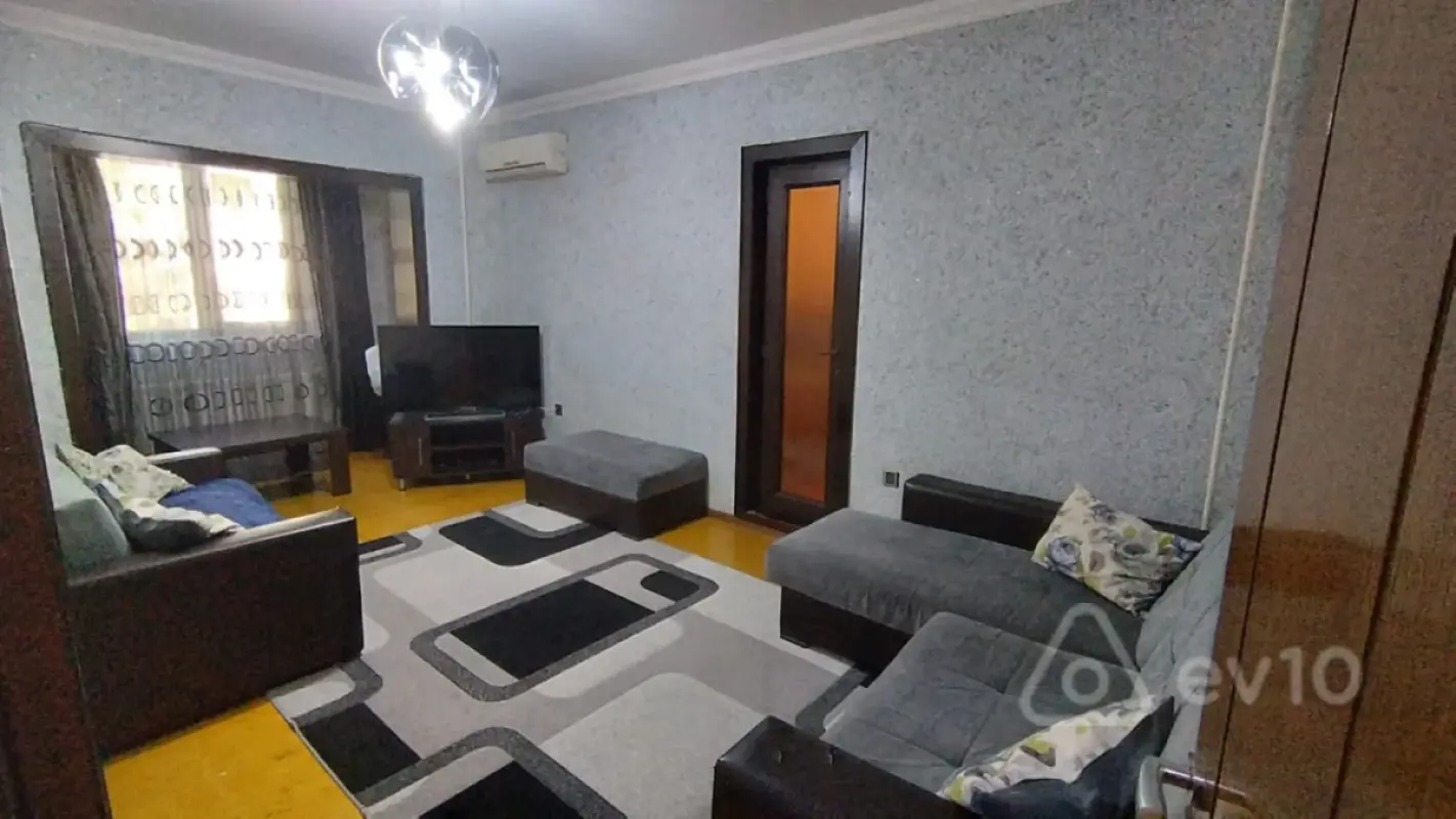 Satılır 3 otaqlı köhnə tikili 72 m²