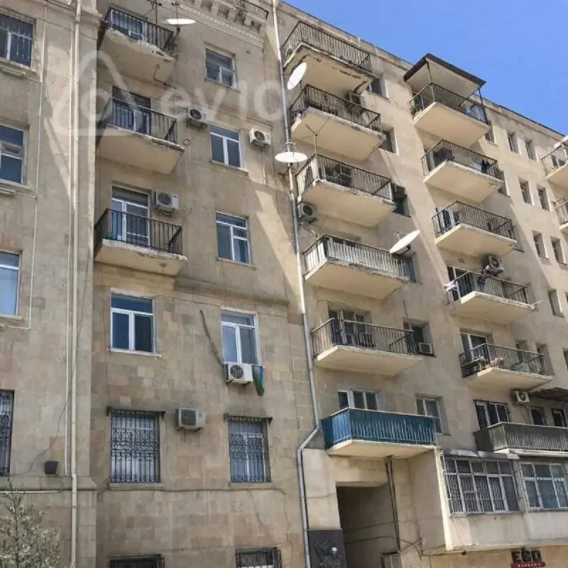 Satılır 2 otaqlı köhnə tikili 45 m²