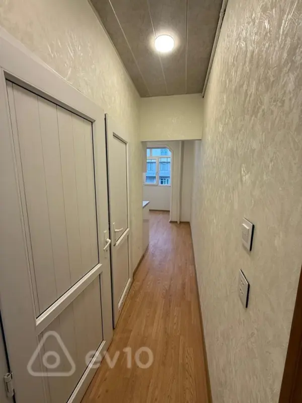 Kirayə verilir 2 otaqlı köhnə tikili 60 m²