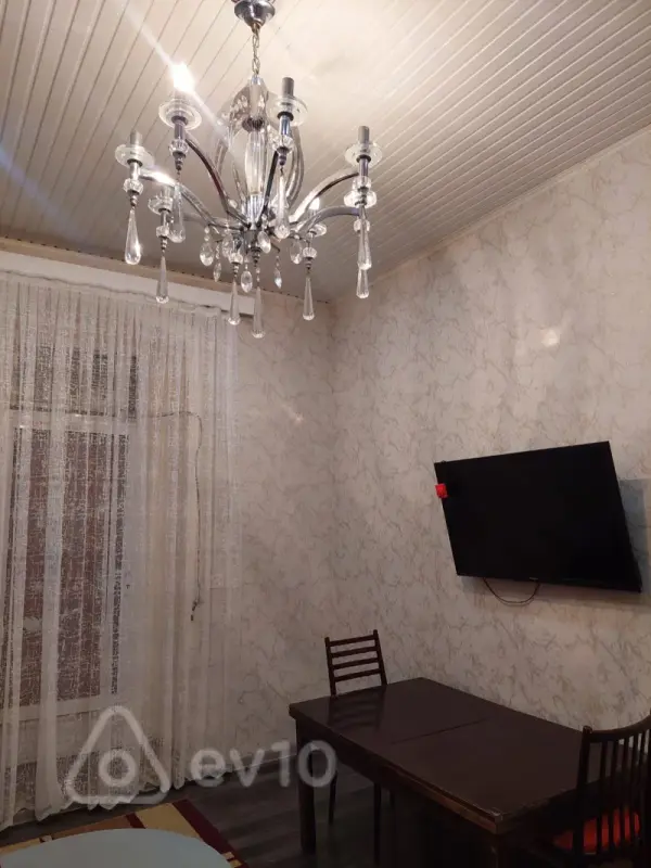 Kirayə verilir 2 otaqlı köhnə tikili 60 m²