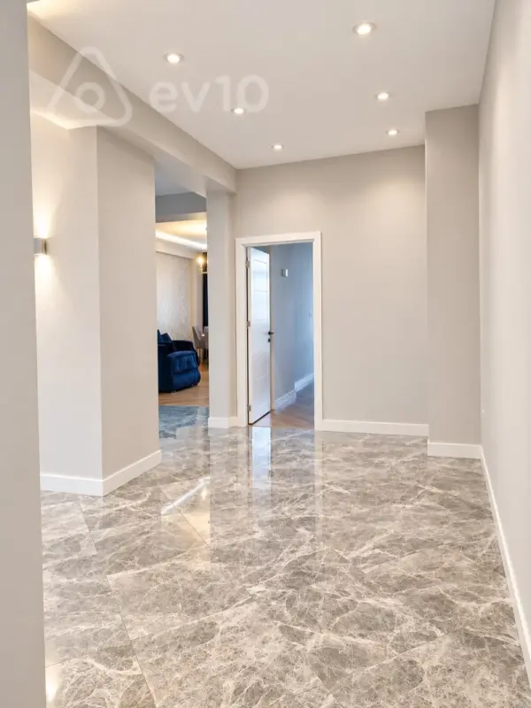 Kirayə verilir 3 otaqlı yeni tikili 105 m²