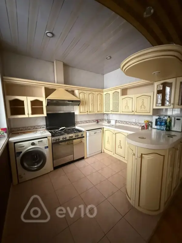 Kirayə verilir 3 otaqlı yeni tikili 158 m²