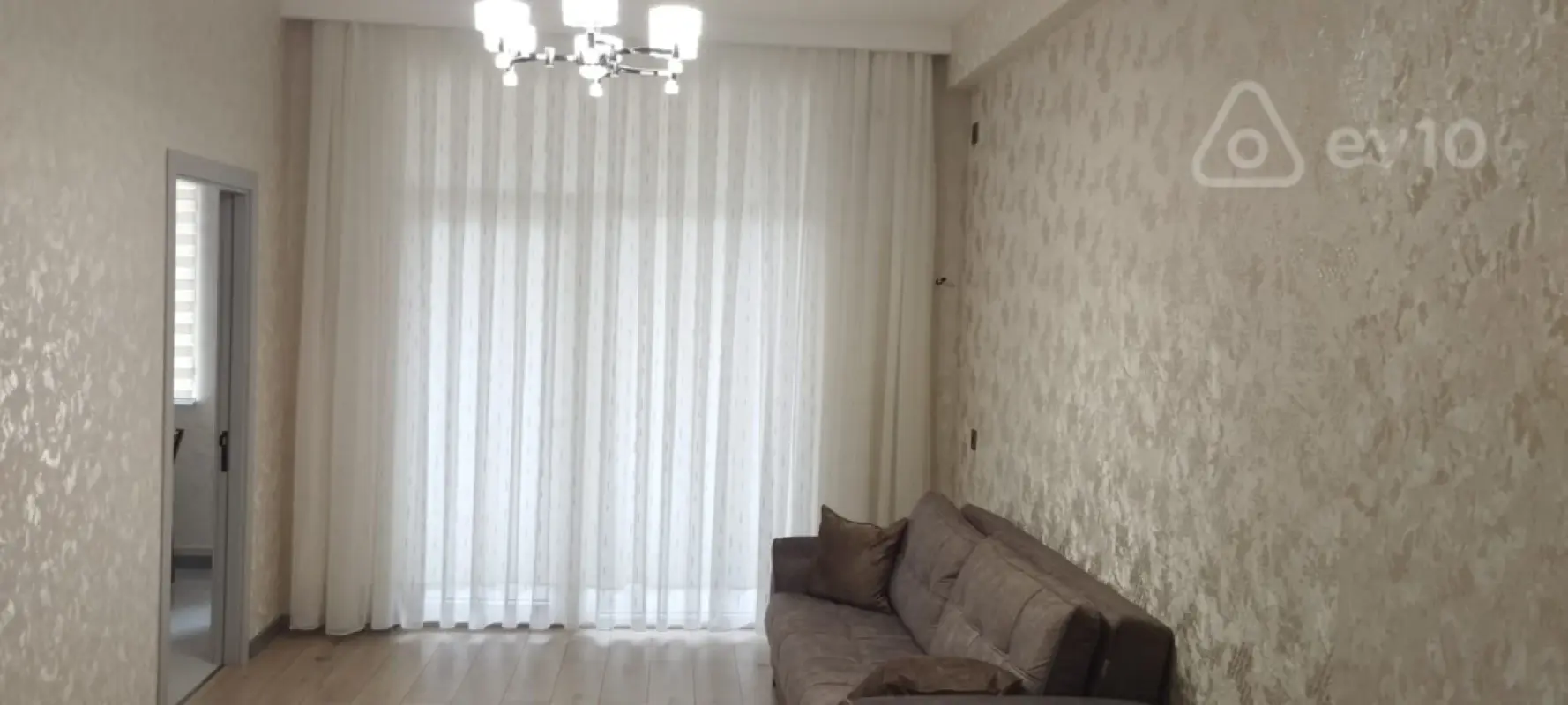 Kirayə verilir 2 otaqlı yeni tikili 70 m²