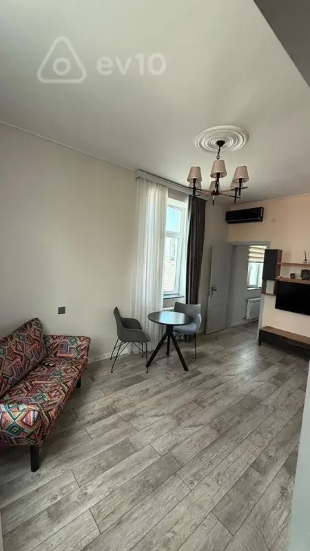 Kirayə verilir 2 otaqlı köhnə tikili 55 m²