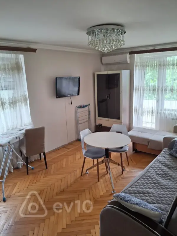 Kirayə verilir 2 otaqlı köhnə tikili 46 m²