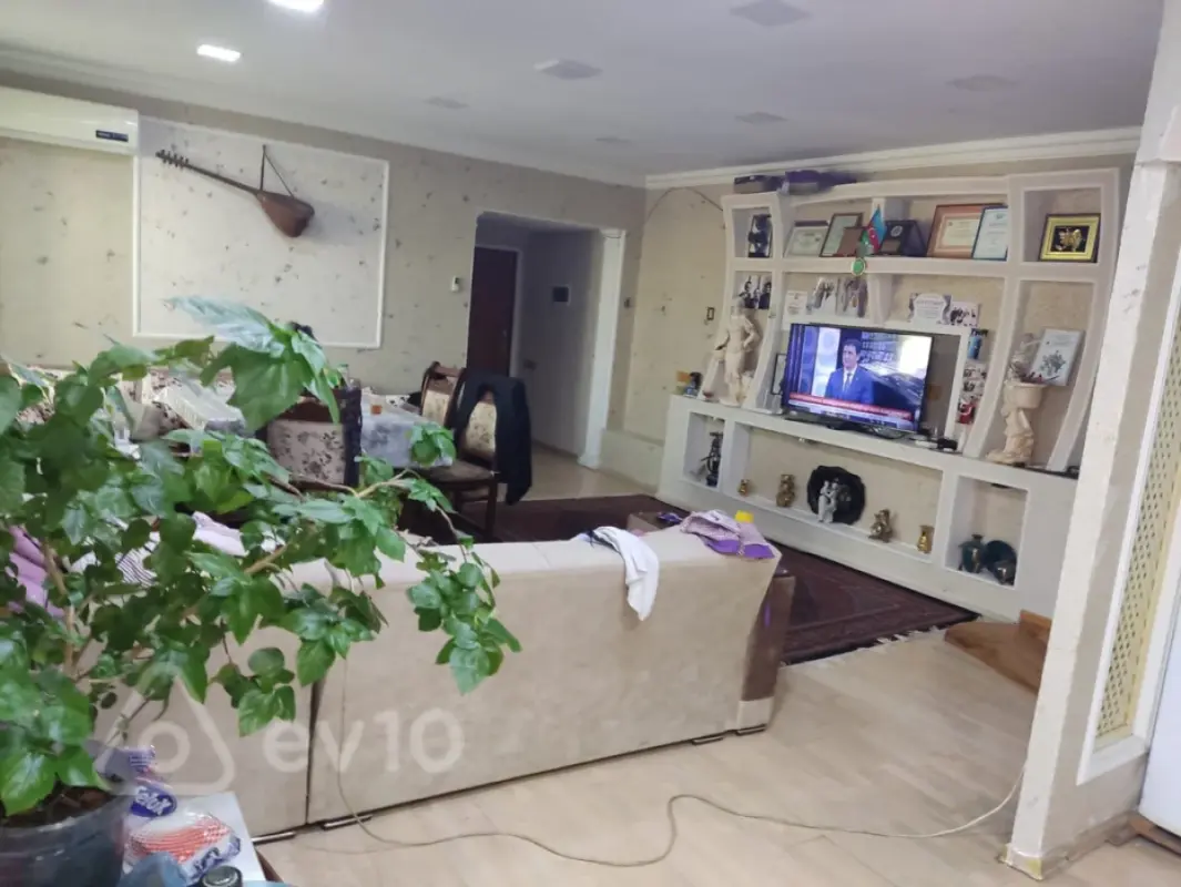 Satılır 5 otaqlı köhnə tikili 160 m²