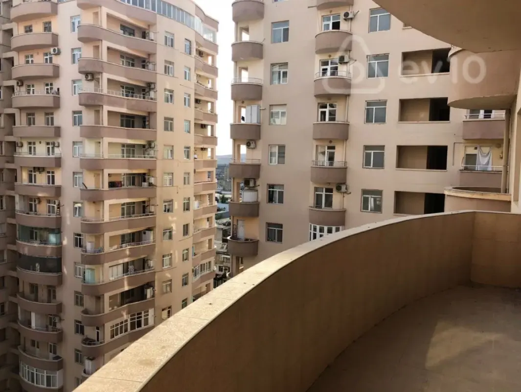 Kirayə verilir 3 otaqlı yeni tikili 150 m²