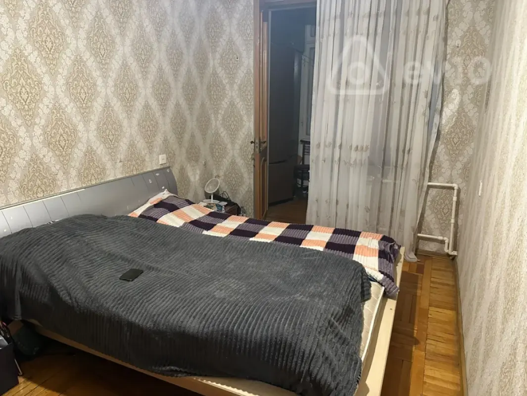 Kirayə verilir 3 otaqlı köhnə tikili 90 m²