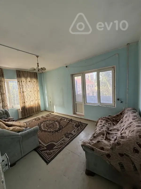 Satılır 2 otaqlı köhnə tikili 60 m²