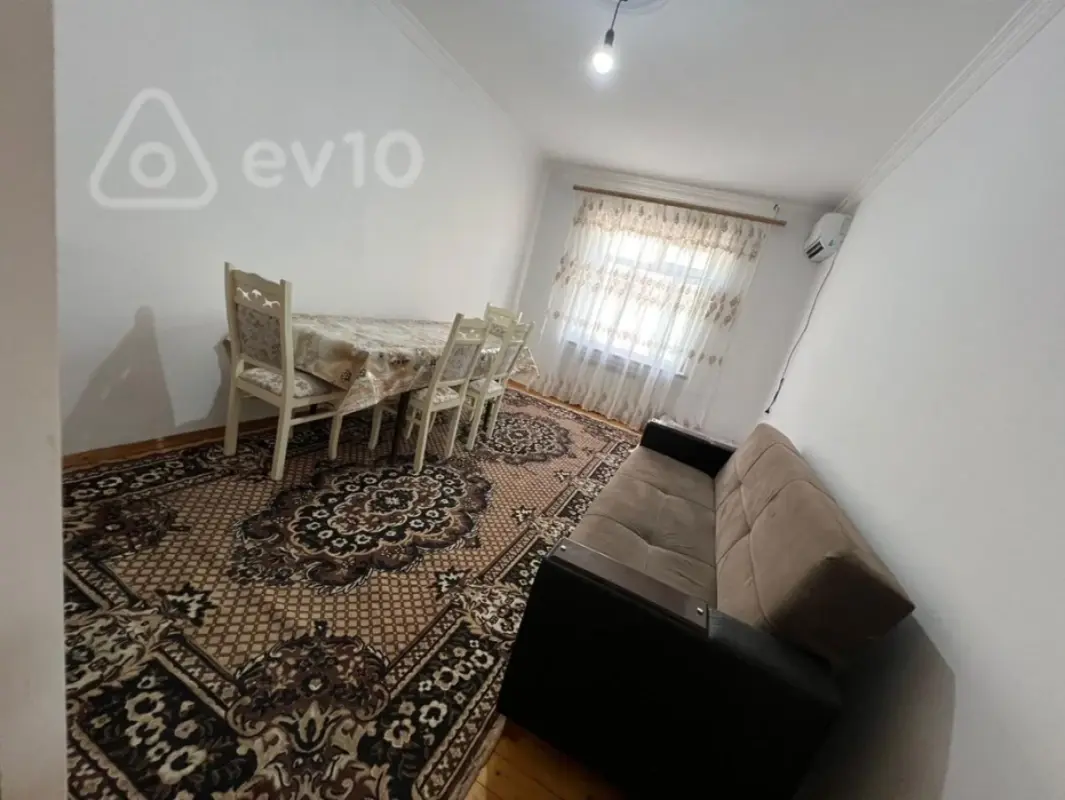 Kirayə verilir 2 otaqlı köhnə tikili 60 m²