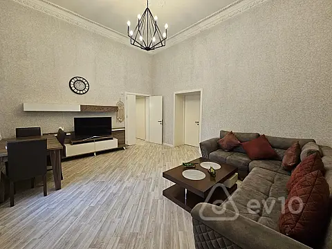 Kirayə verilir 2 otaqlı köhnə tikili 110 m² — Bakı, Səbail 2 otaq 110.00 m²