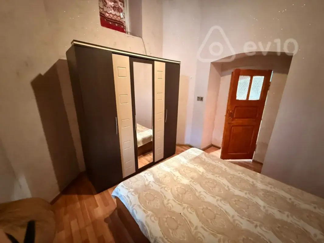 Kirayə verilir 2 otaqlı köhnə tikili 53 m²