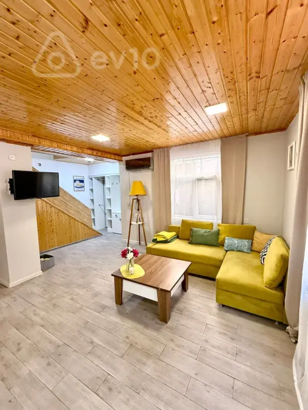 Kirayə verilir 2 otaqlı köhnə tikili 90 m²