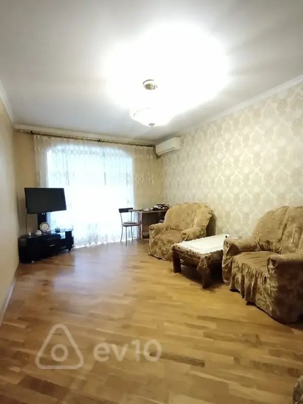 Satılır 2 otaqlı köhnə tikili 50 m²