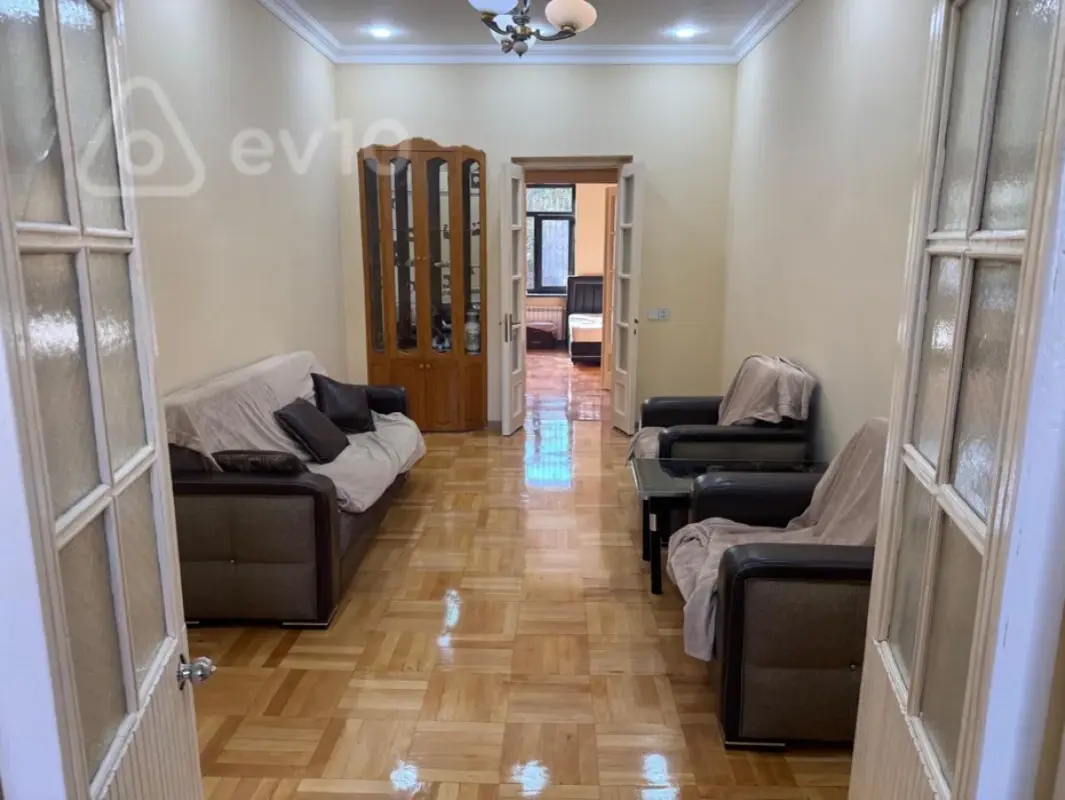 Kirayə verilir 3 otaqlı köhnə tikili 70 m²