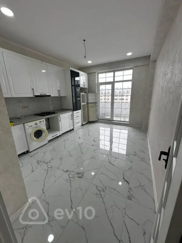 Kirayə verilir 3 otaqlı yeni tikili 120 m²