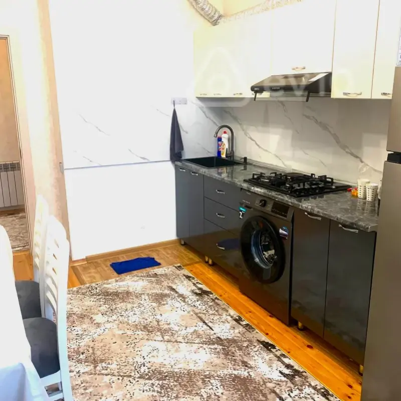 Kirayə verilir 2 otaqlı yeni tikili 80 m²