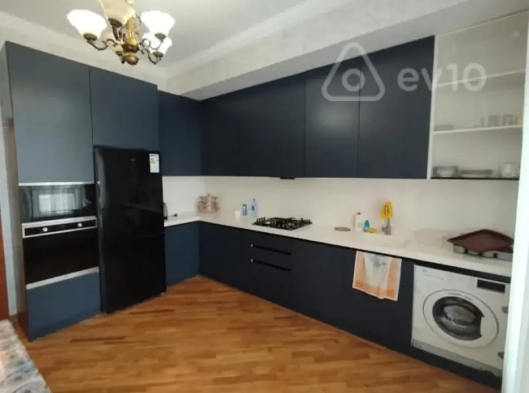 Kirayə verilir 3 otaqlı yeni tikili 130 m²
