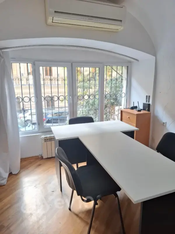 Kirayə verilir 2 otaqlı ofis 70 m²