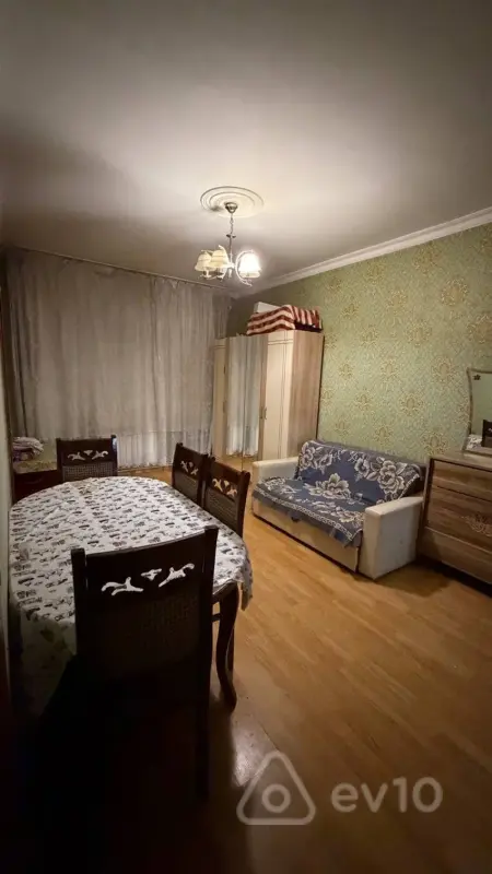 Kirayə verilir 2 otaqlı köhnə tikili 50 m²