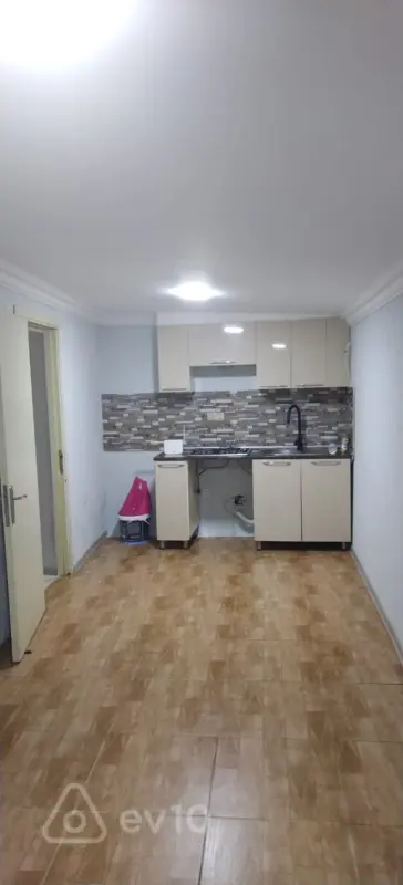 Kirayə verilir 2 otaqlı köhnə tikili 40 m²