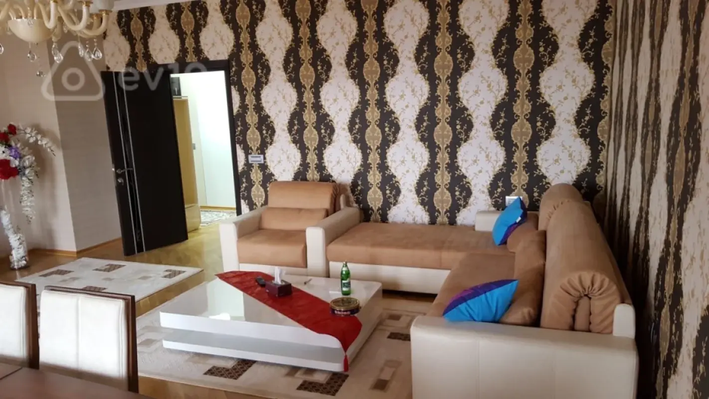 Kirayə verilir 2 otaqlı yeni tikili 110 m²