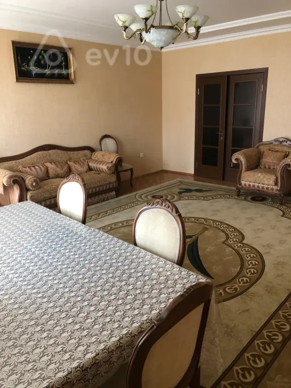Kirayə verilir 3 otaqlı yeni tikili 130 m²