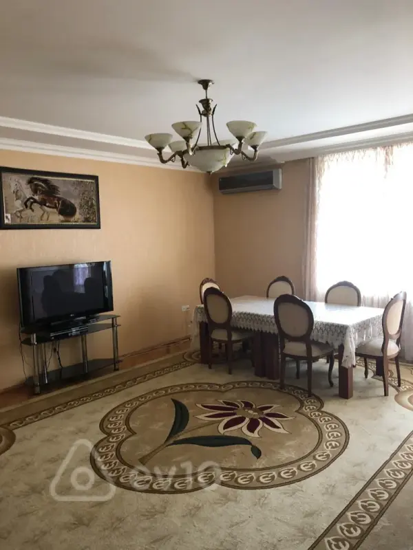 Kirayə verilir 3 otaqlı yeni tikili 130 m²