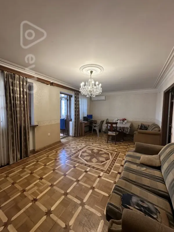 Kirayə verilir 3 otaqlı köhnə tikili 120 m²