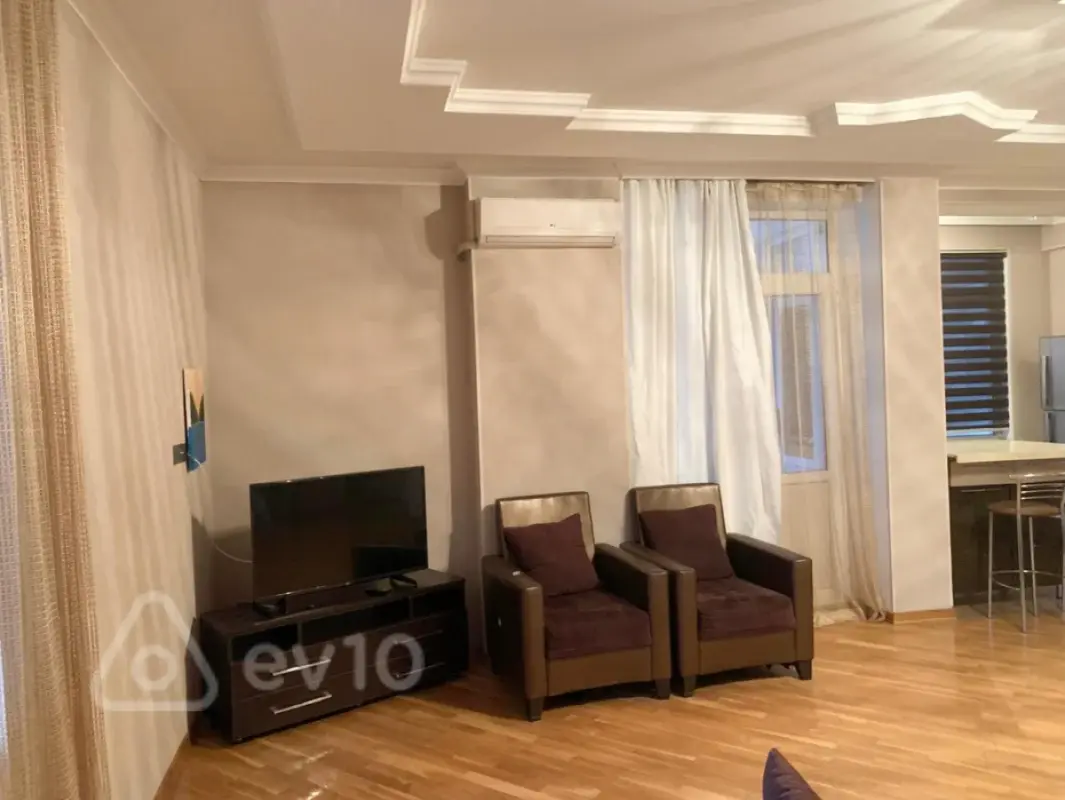 Kirayə verilir 2 otaqlı yeni tikili 65 m²