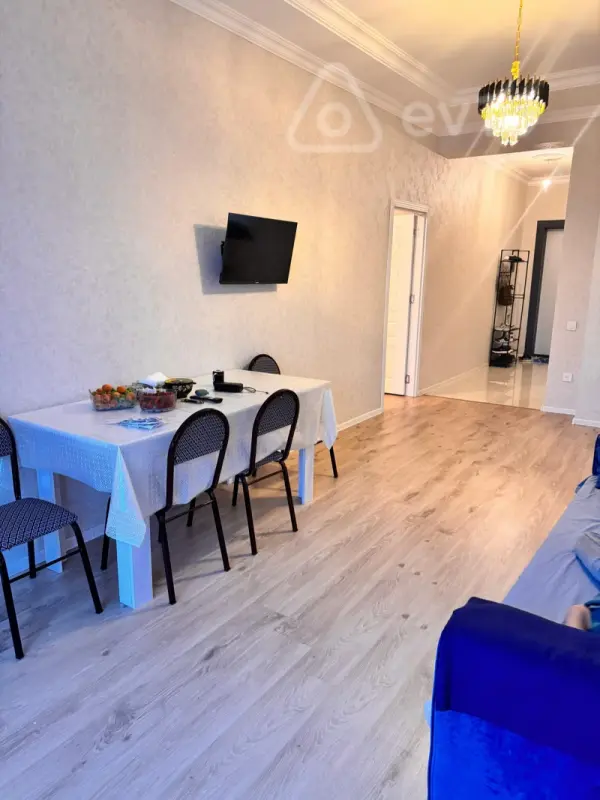 Kirayə verilir 2 otaqlı yeni tikili 65 m²