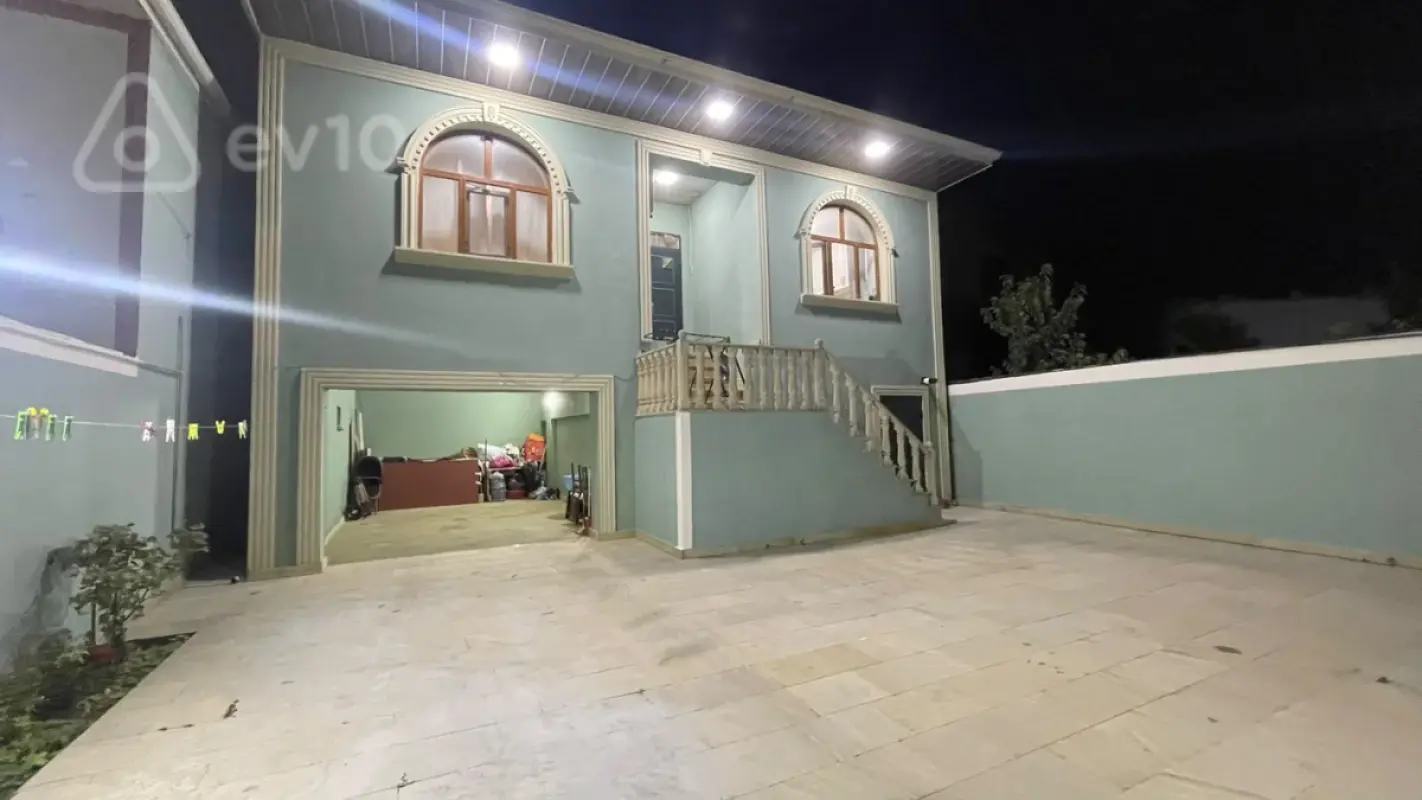 Satılır 5 otaqlı həyət evi 220 m²