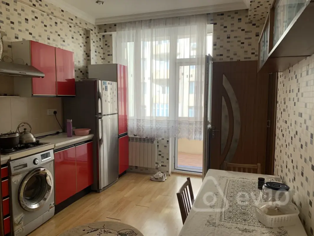 Kirayə verilir 2 otaqlı köhnə tikili 75 m²
