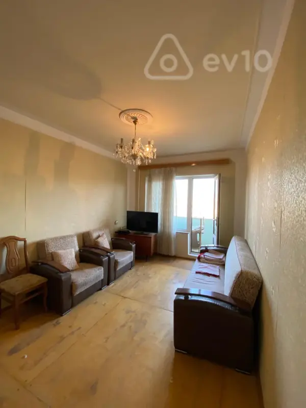 Satılır 4 otaqlı köhnə tikili 110 m²